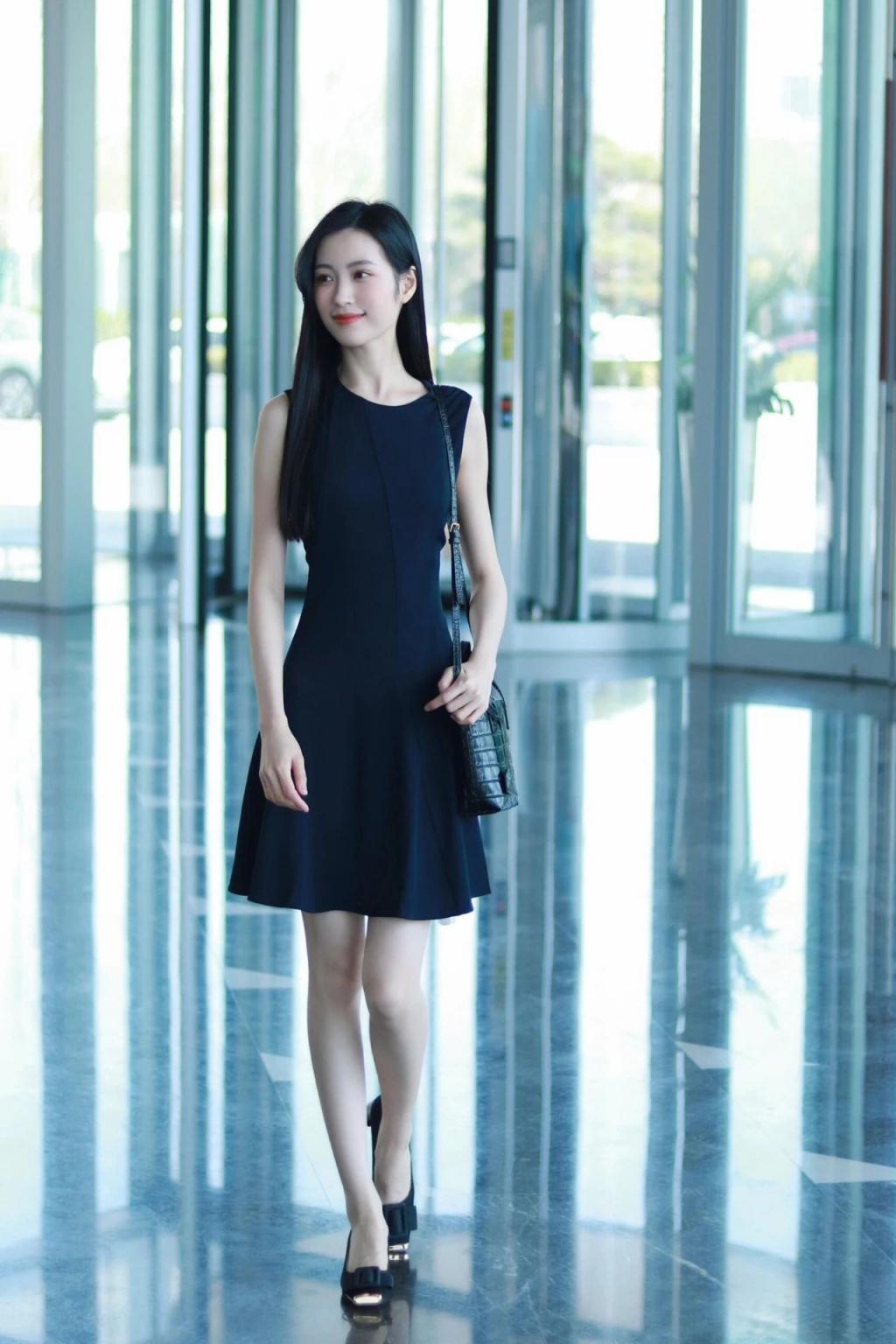 曼妙身材前凸后翘，太棒了