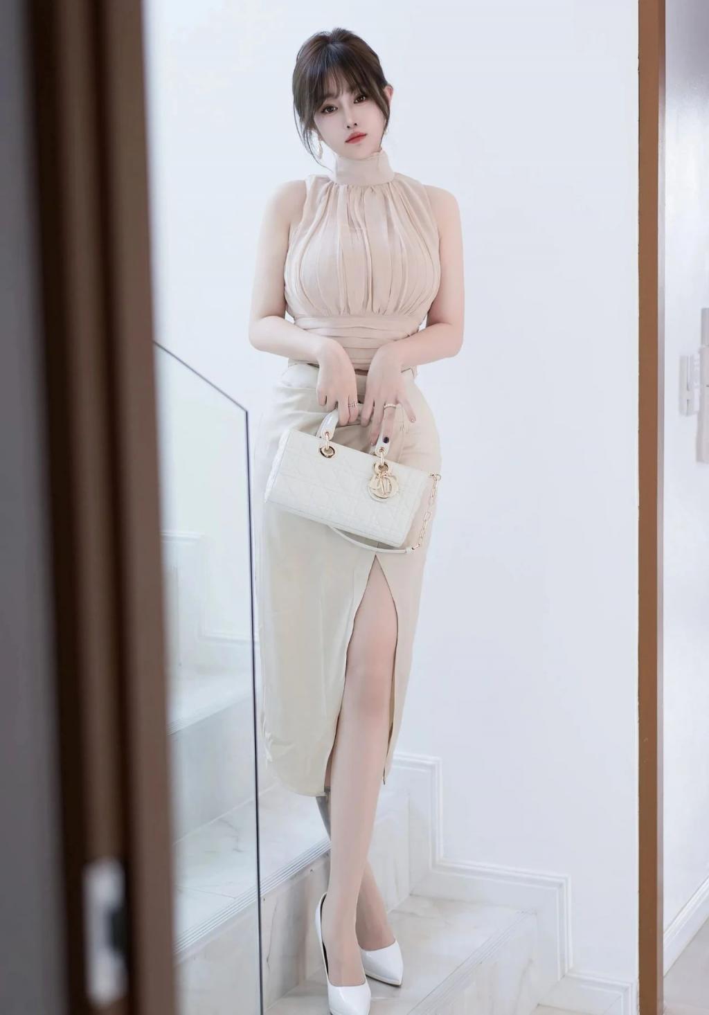 曼妙身材前凸后翘，太棒了