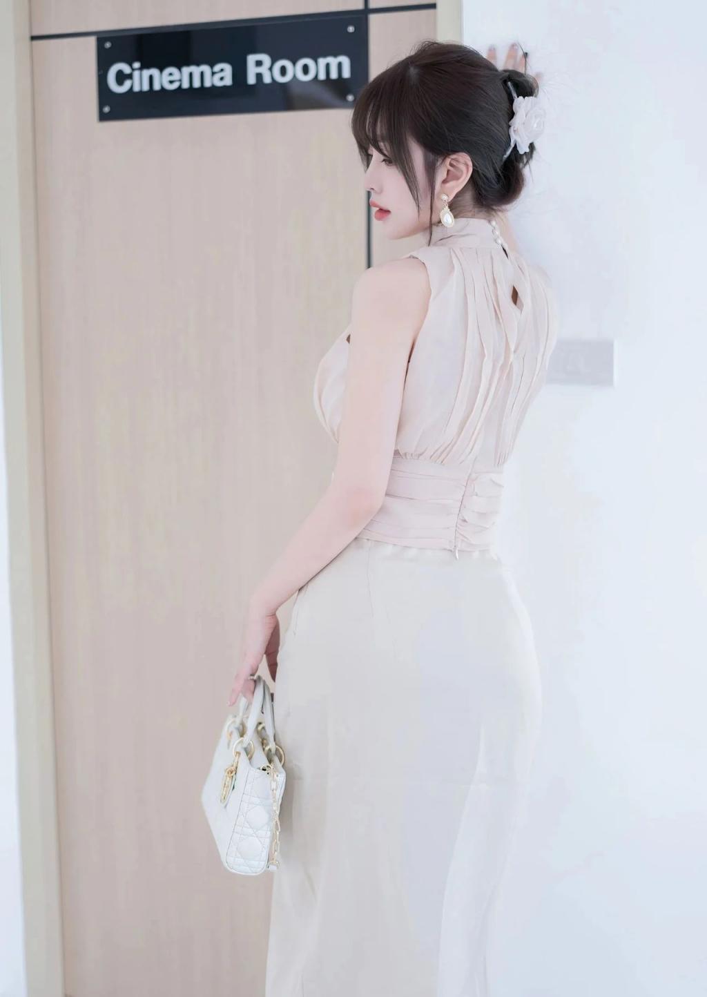 曼妙身材前凸后翘，太棒了