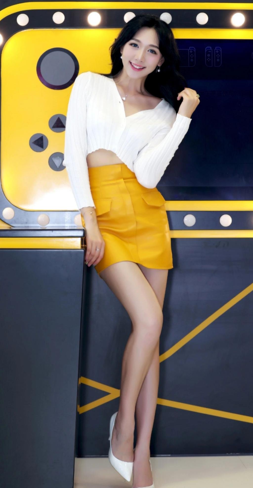 抹胸衫包臀裙太漂亮了