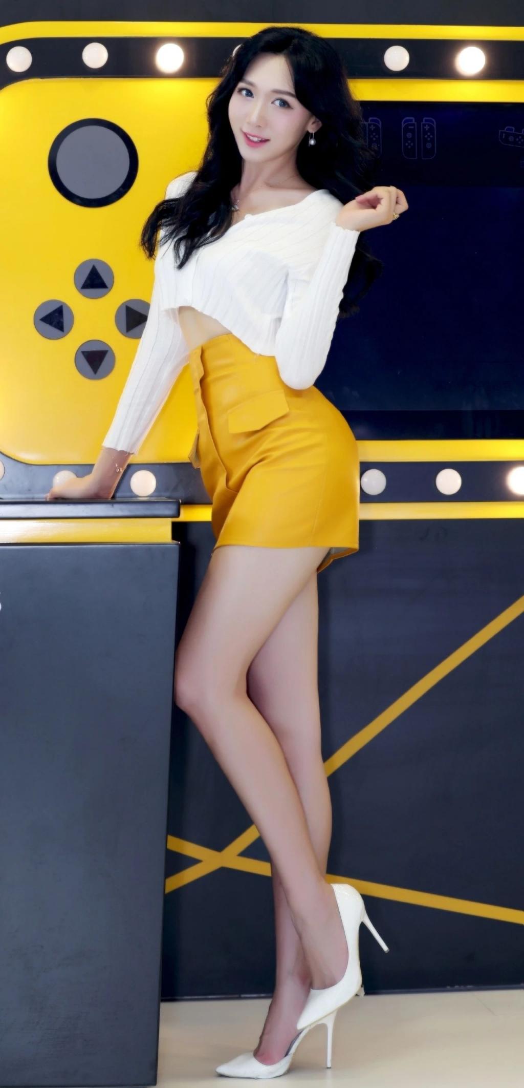 抹胸衫包臀裙太漂亮了