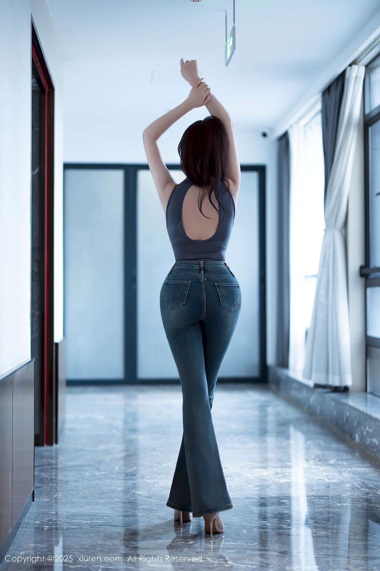 女神杨晨晨Yome灰色服饰迷人身材诱惑迷人