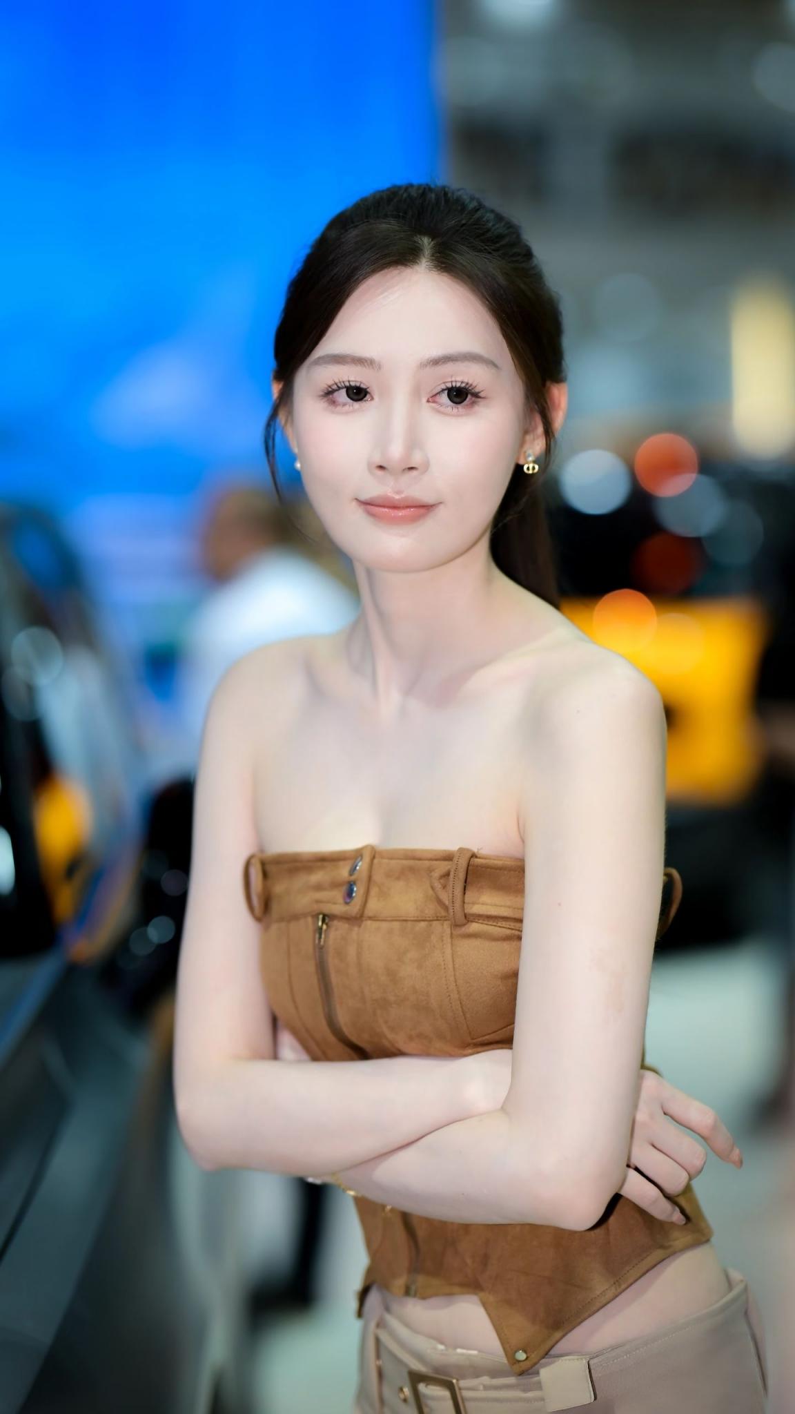 赏心悦目的气质车模