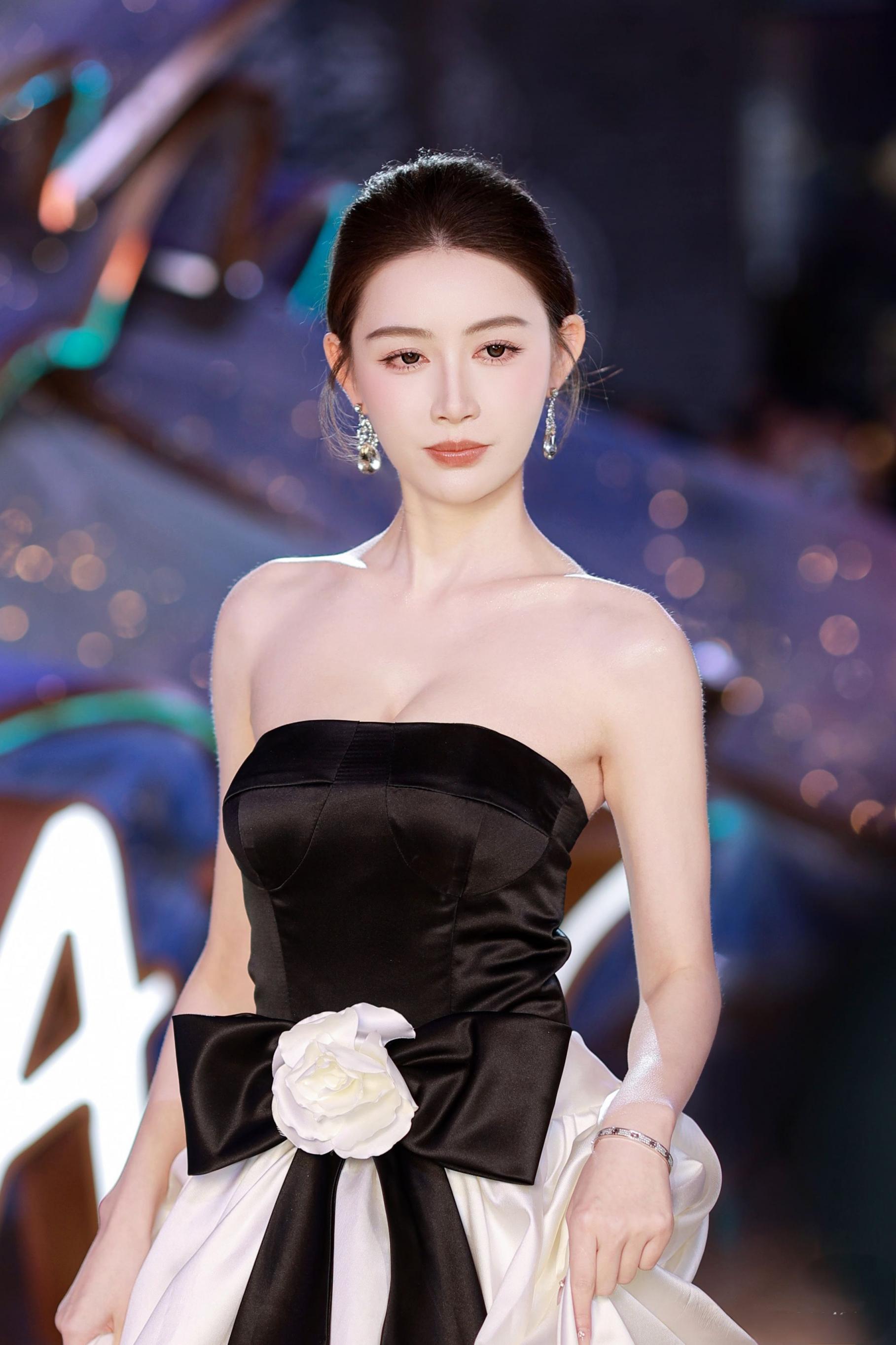 赏心悦目的气质车模