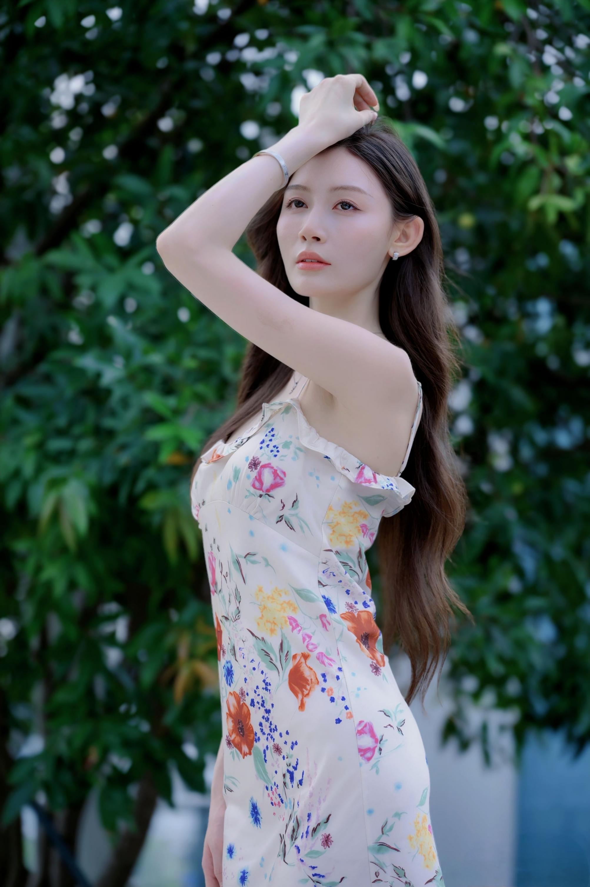 赏心悦目的气质车模