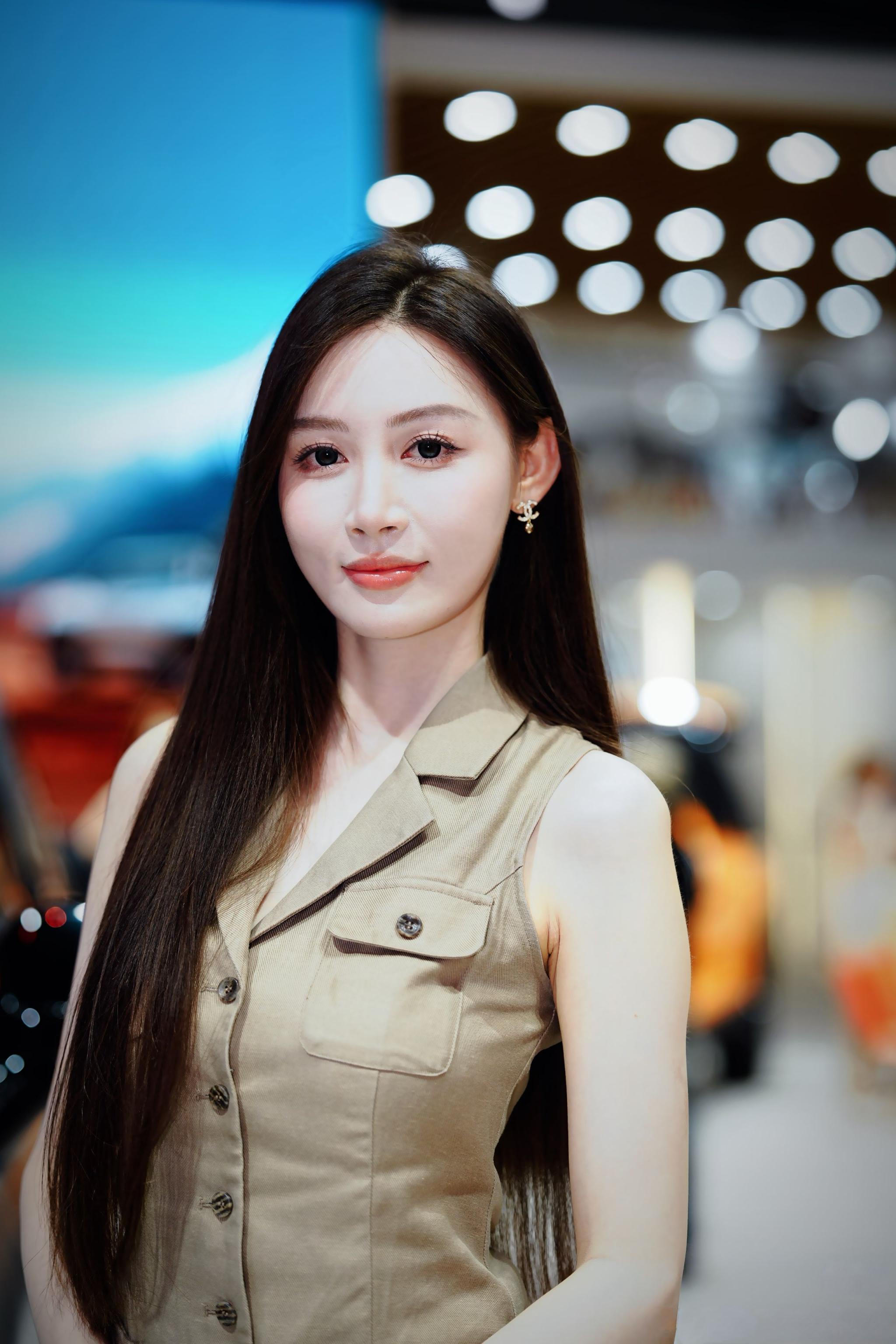 赏心悦目的气质车模