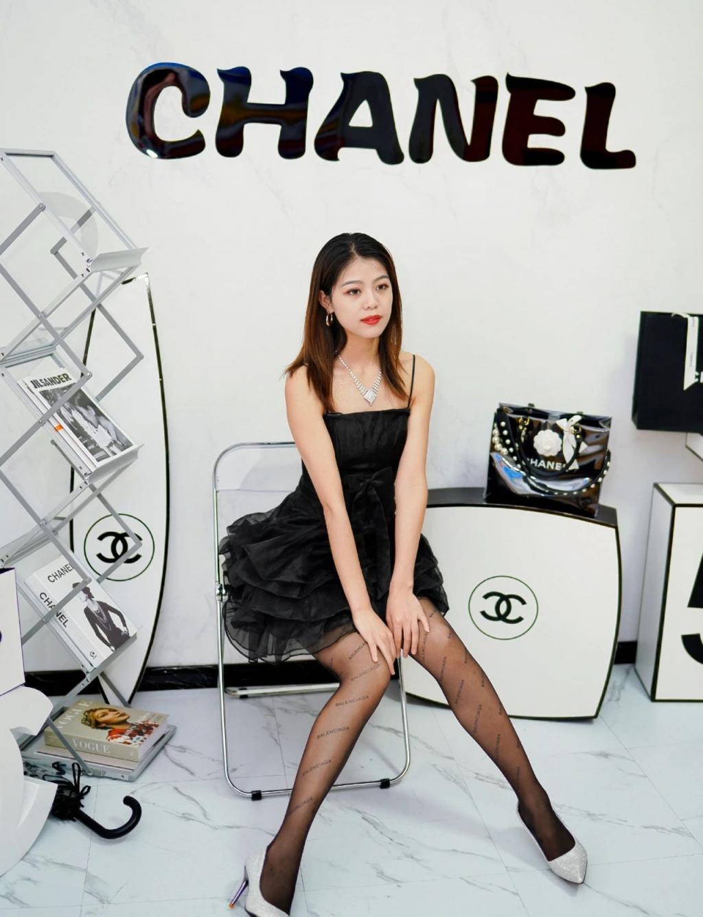 纤腰大长腿，太美了吧