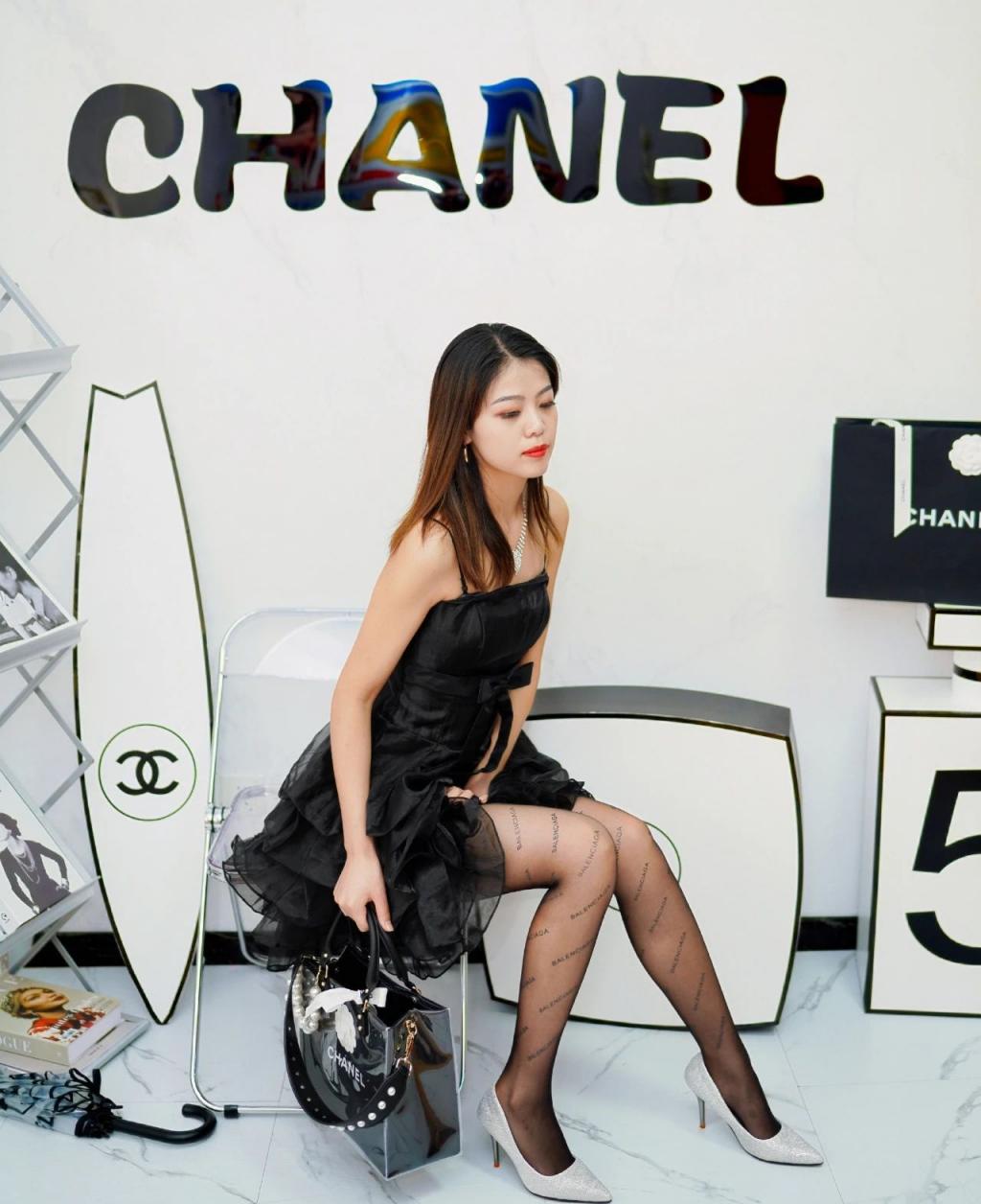 纤腰大长腿，太美了吧