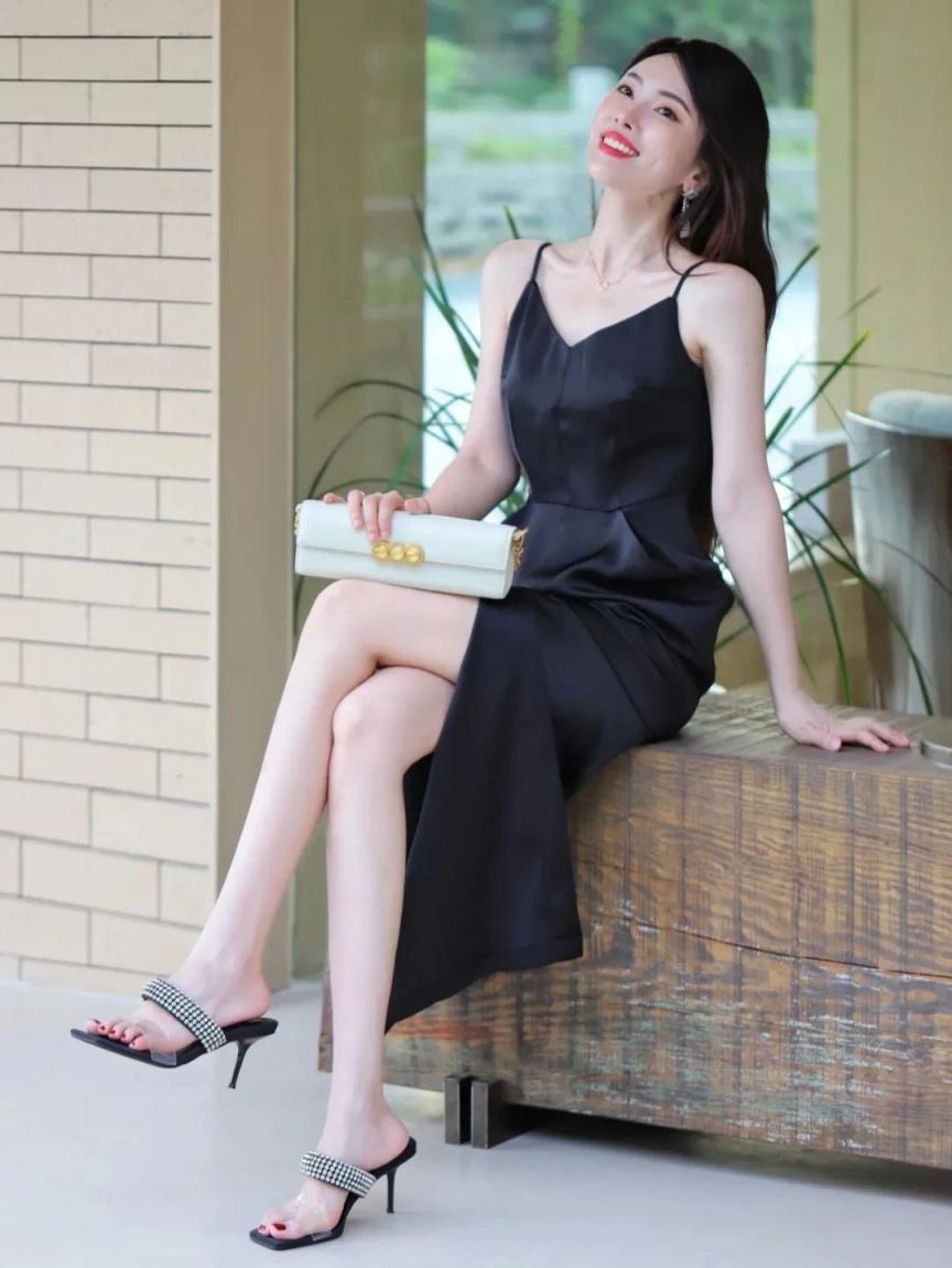 纤腰美腿，太有气质了