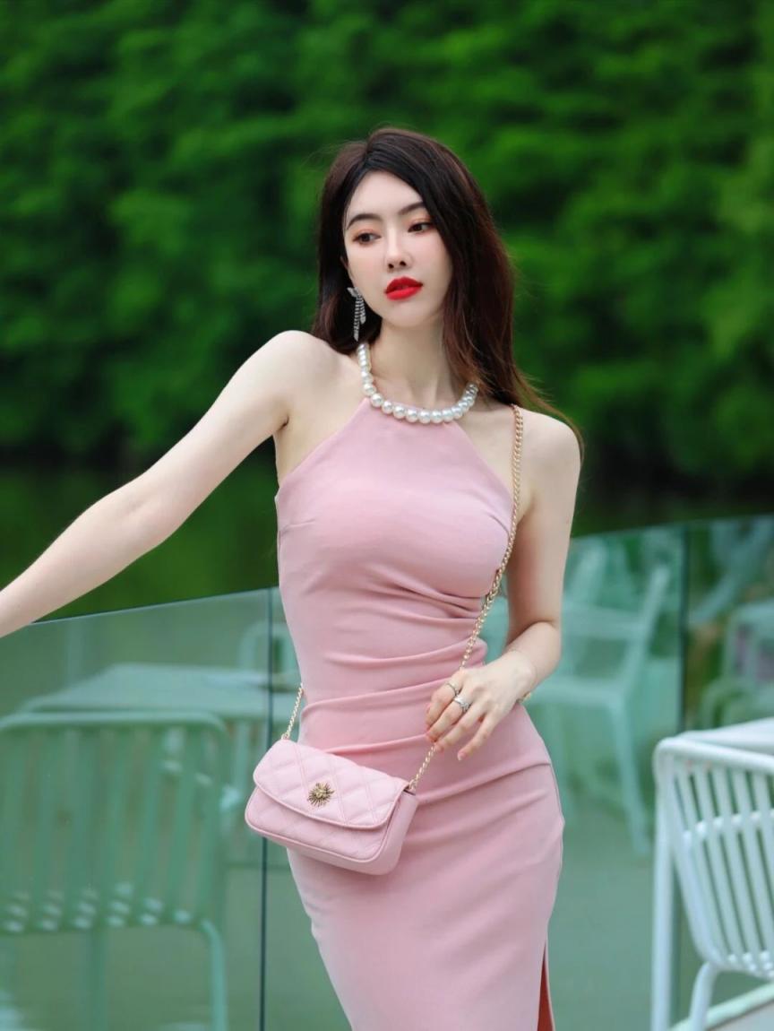 纤腰美腿，太有气质了