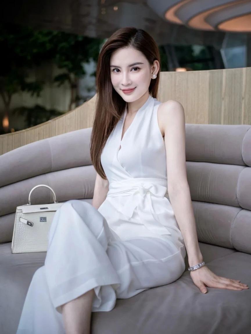 纤腰美腿，太有气质了