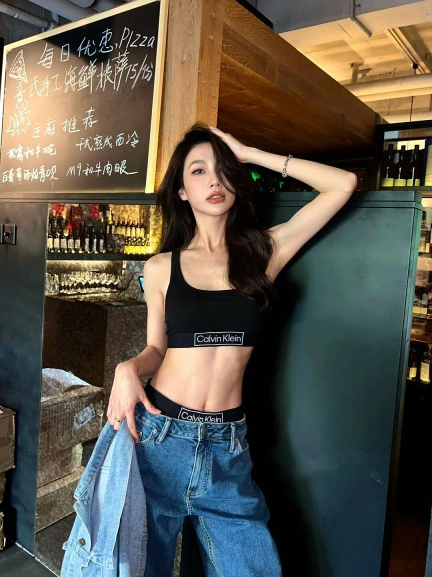 纤腰美腿，太有气质了