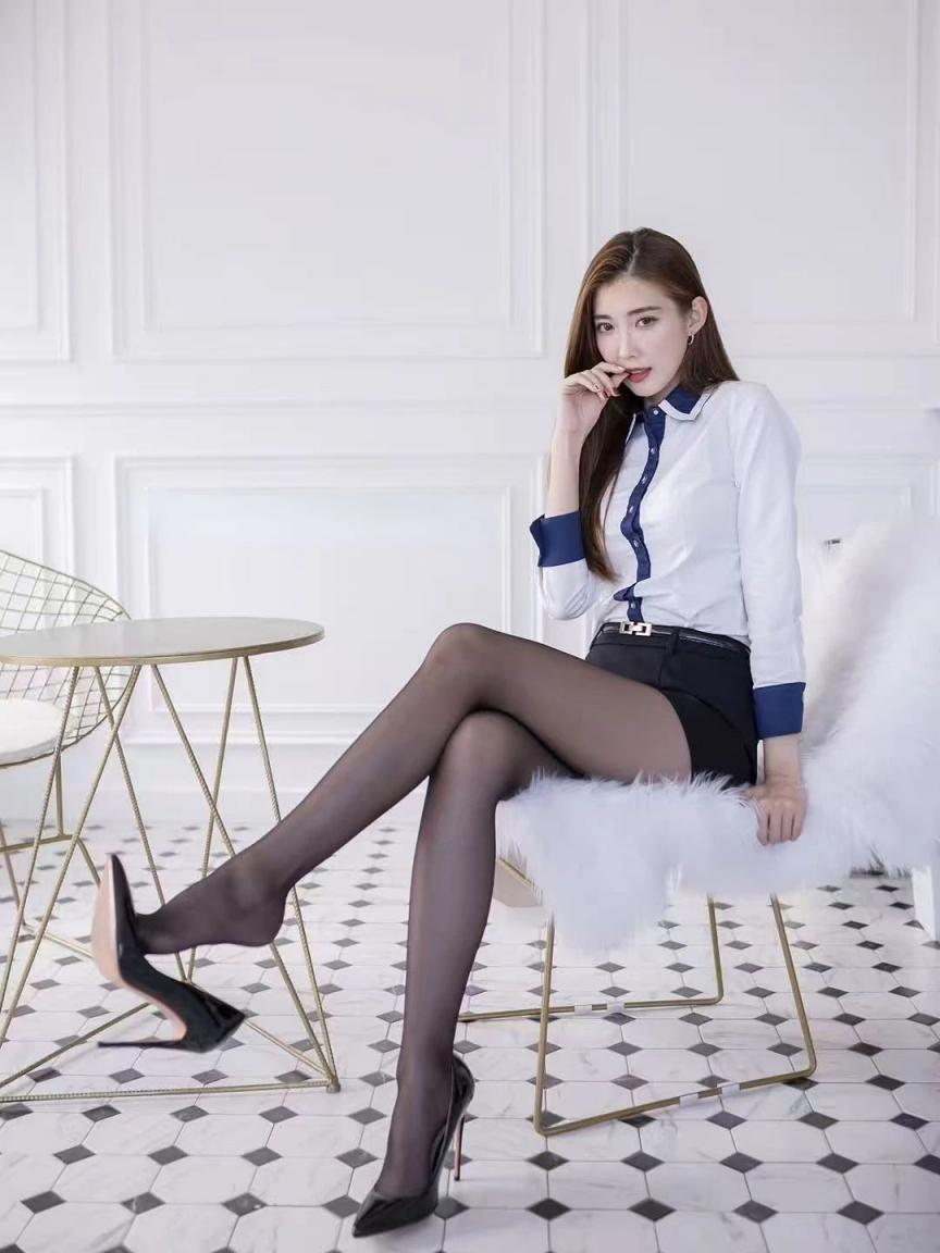 纤腰美腿，太有气质了