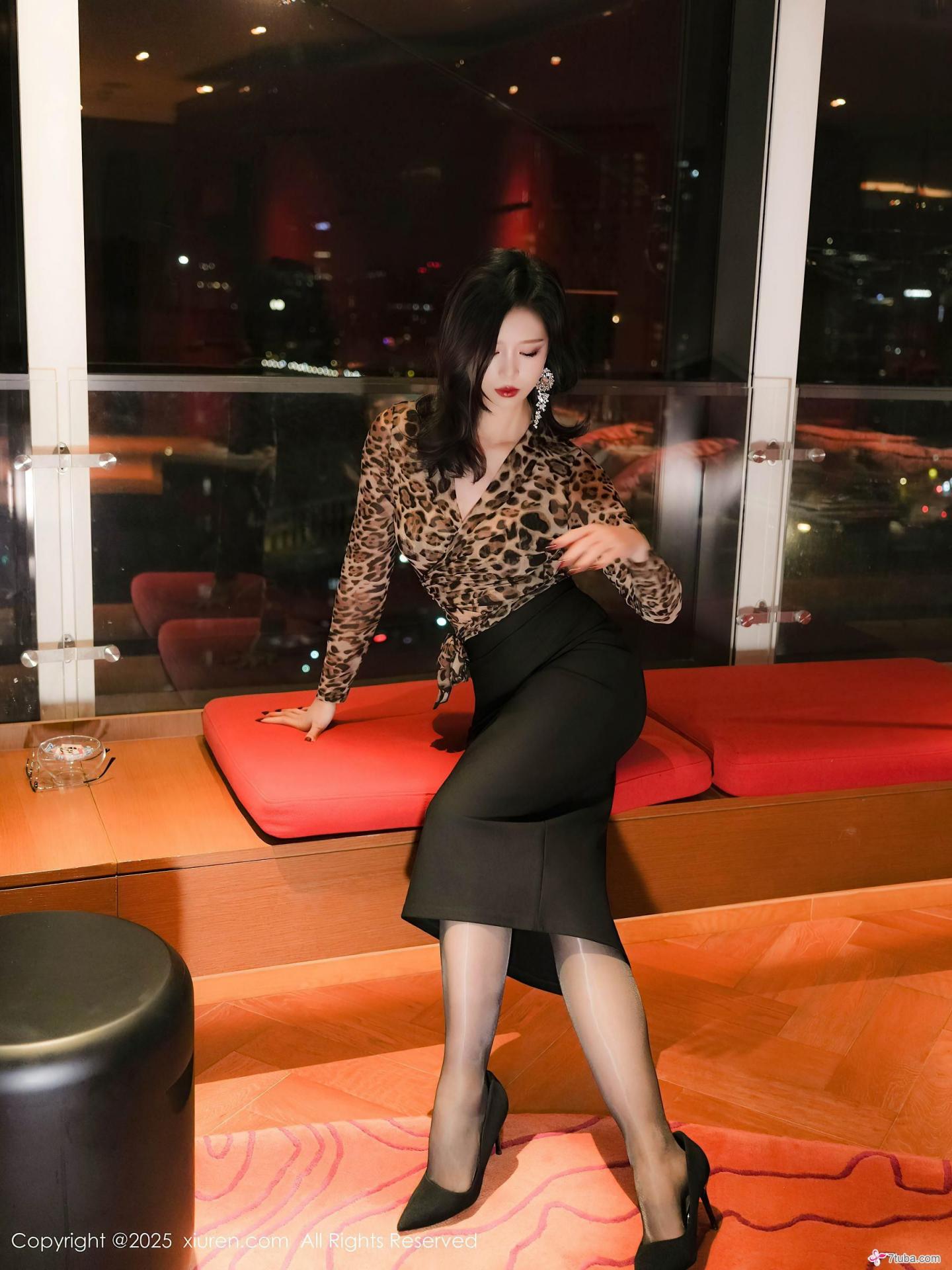 性感美图 豹纹秘书