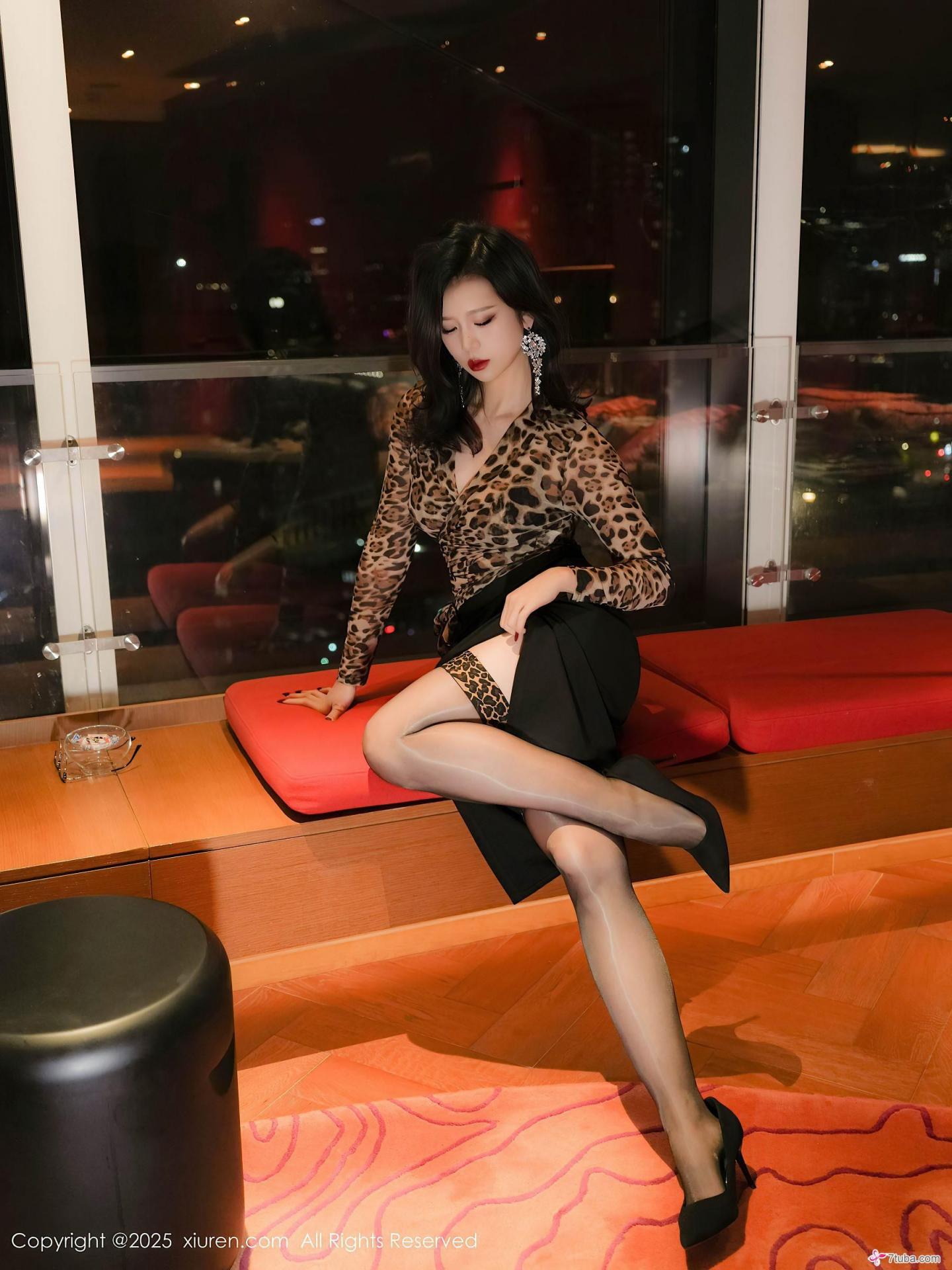 性感美图 豹纹秘书