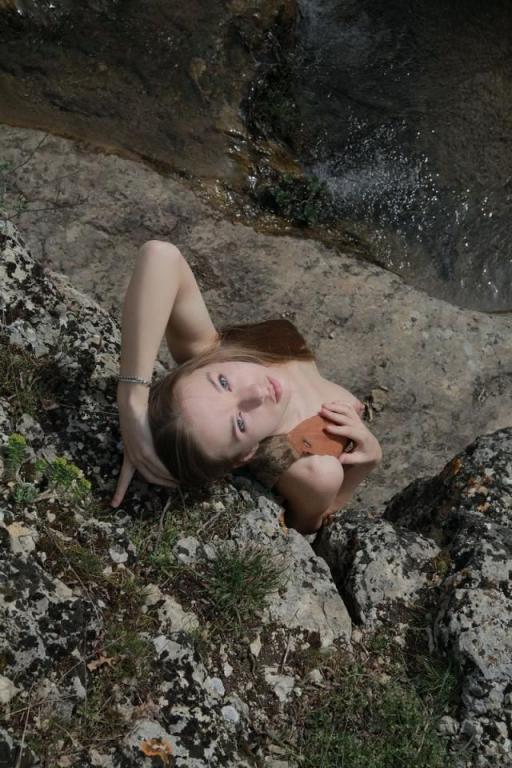 林区一丛女阴毛茸茸性欲发作