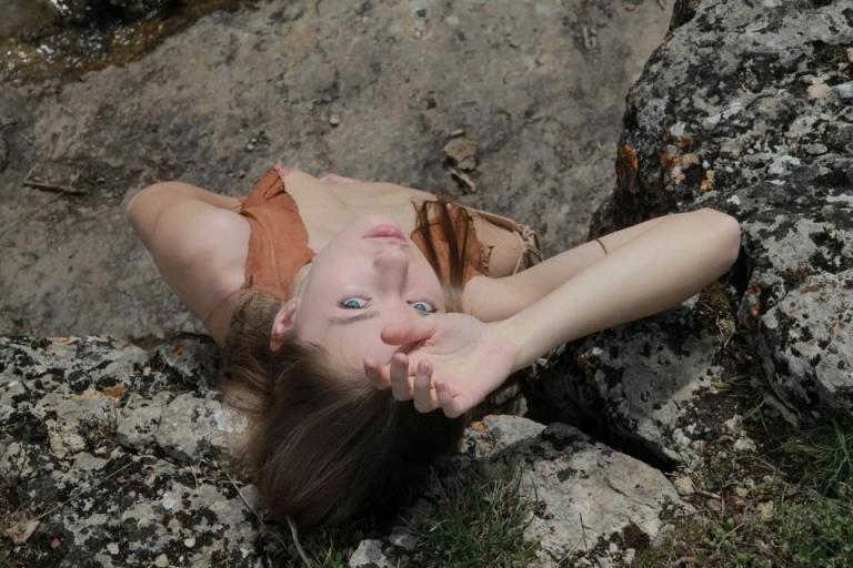 林区一丛女阴毛茸茸性欲发作