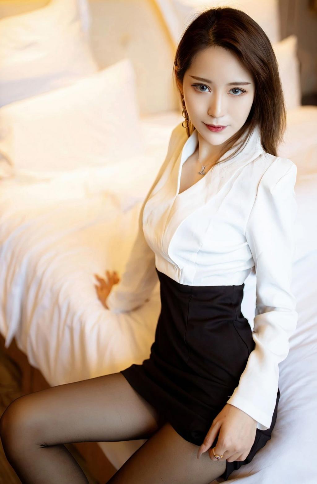 包臀裙高跟肉丝大长腿