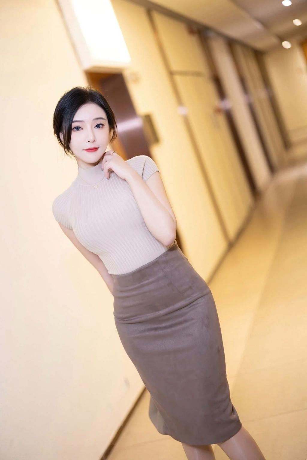 婉约气质少妇街拍写真