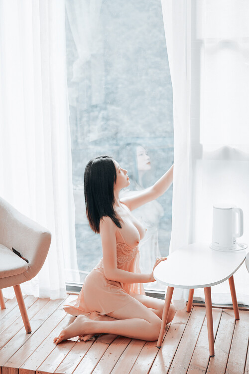 这奶子看上去挺拔的不错