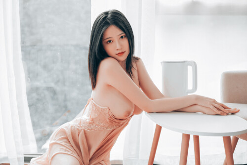 这奶子看上去挺拔的不错