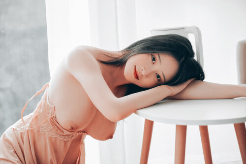 这奶子看上去挺拔的不错