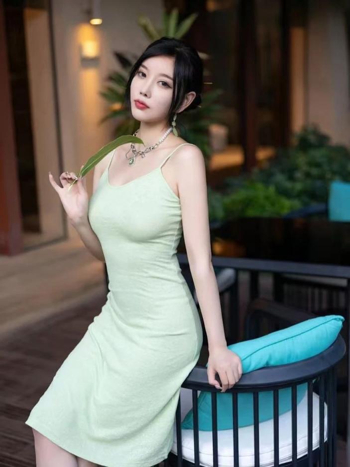 包臀裙高跟，秒变大长腿