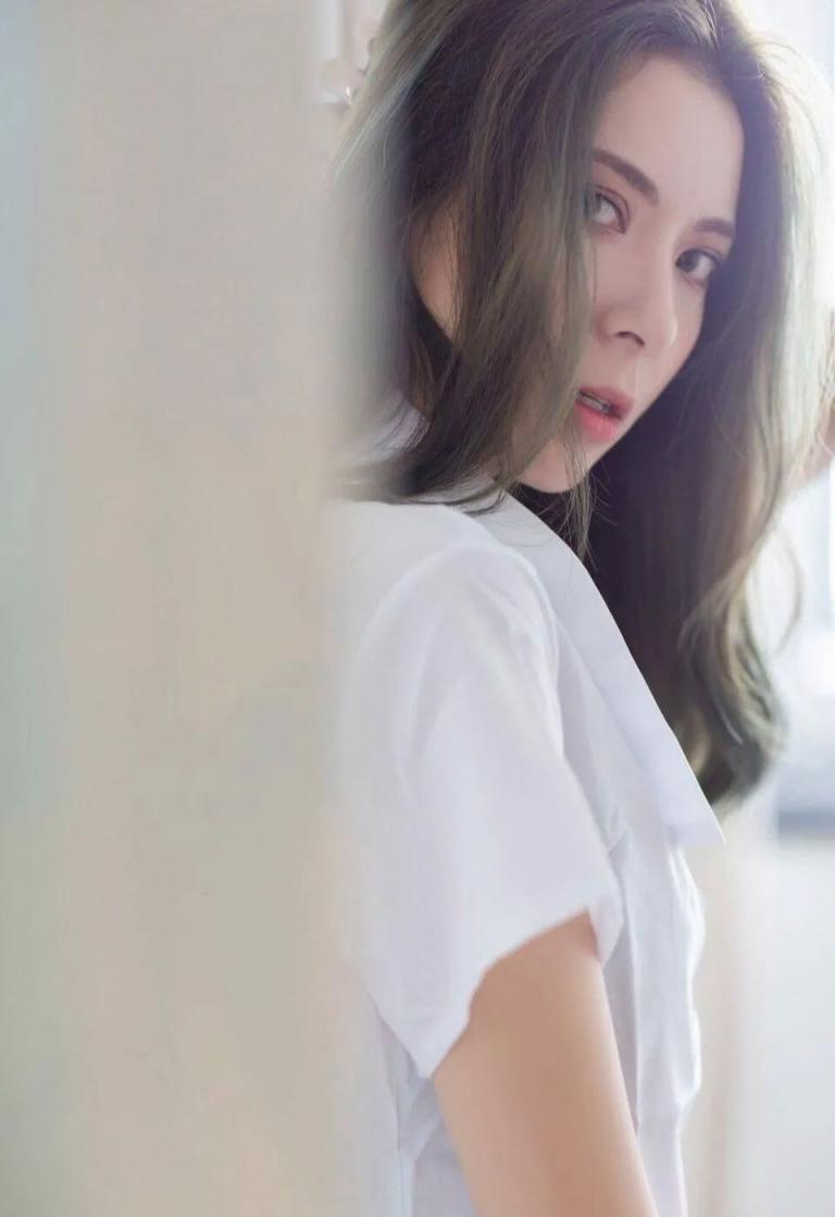 曼妙身姿长腿魅惑写真