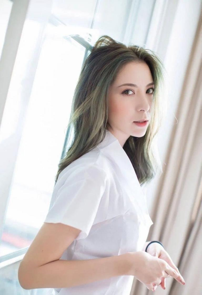 曼妙身姿长腿魅惑写真