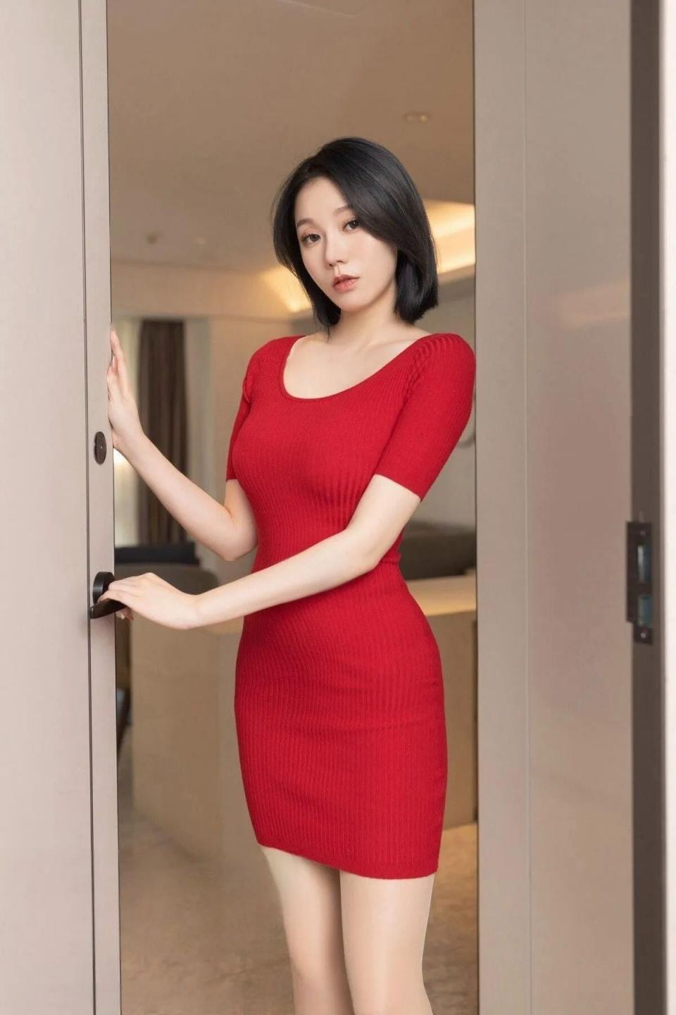 人妻主题完美身材诱惑写真