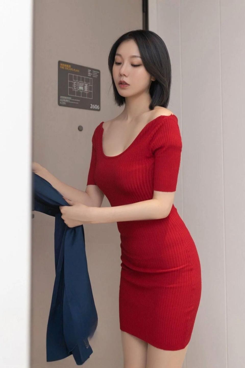 人妻主题完美身材诱惑写真