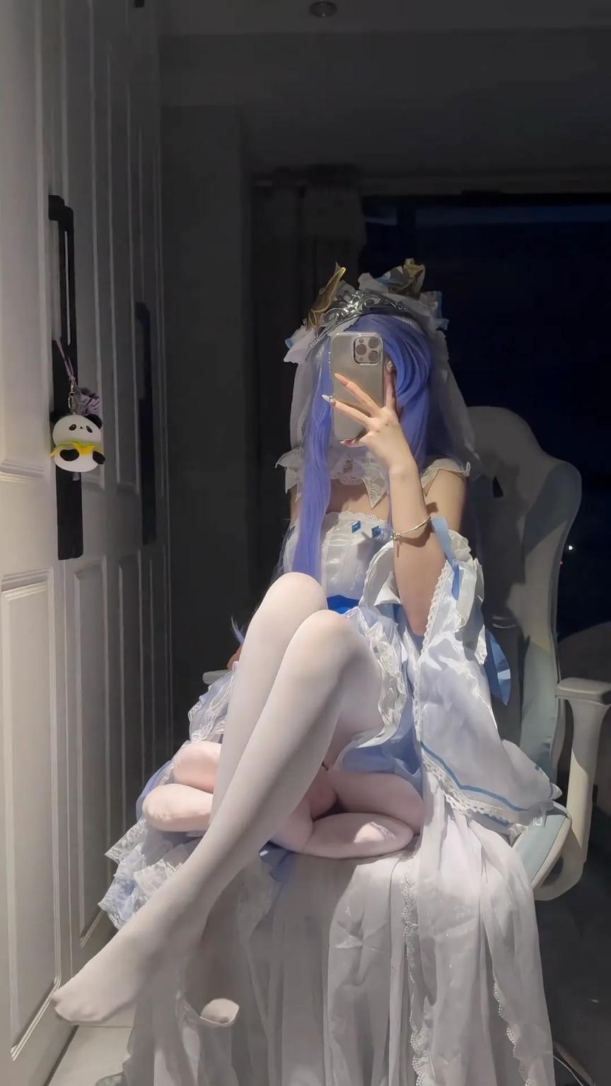 不露脸COS美少女