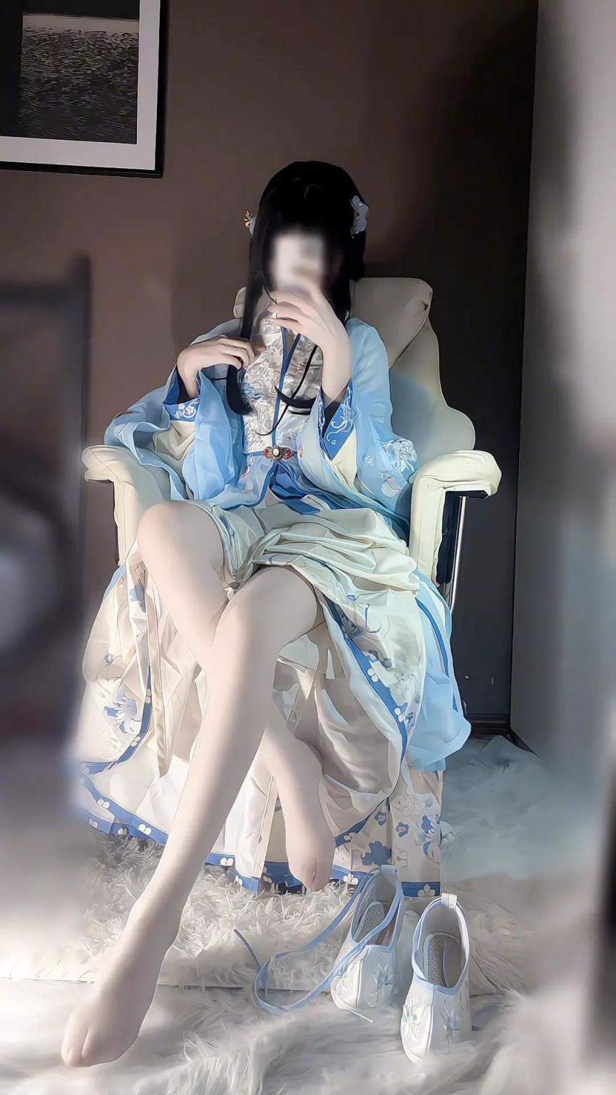 不露脸COS美少女