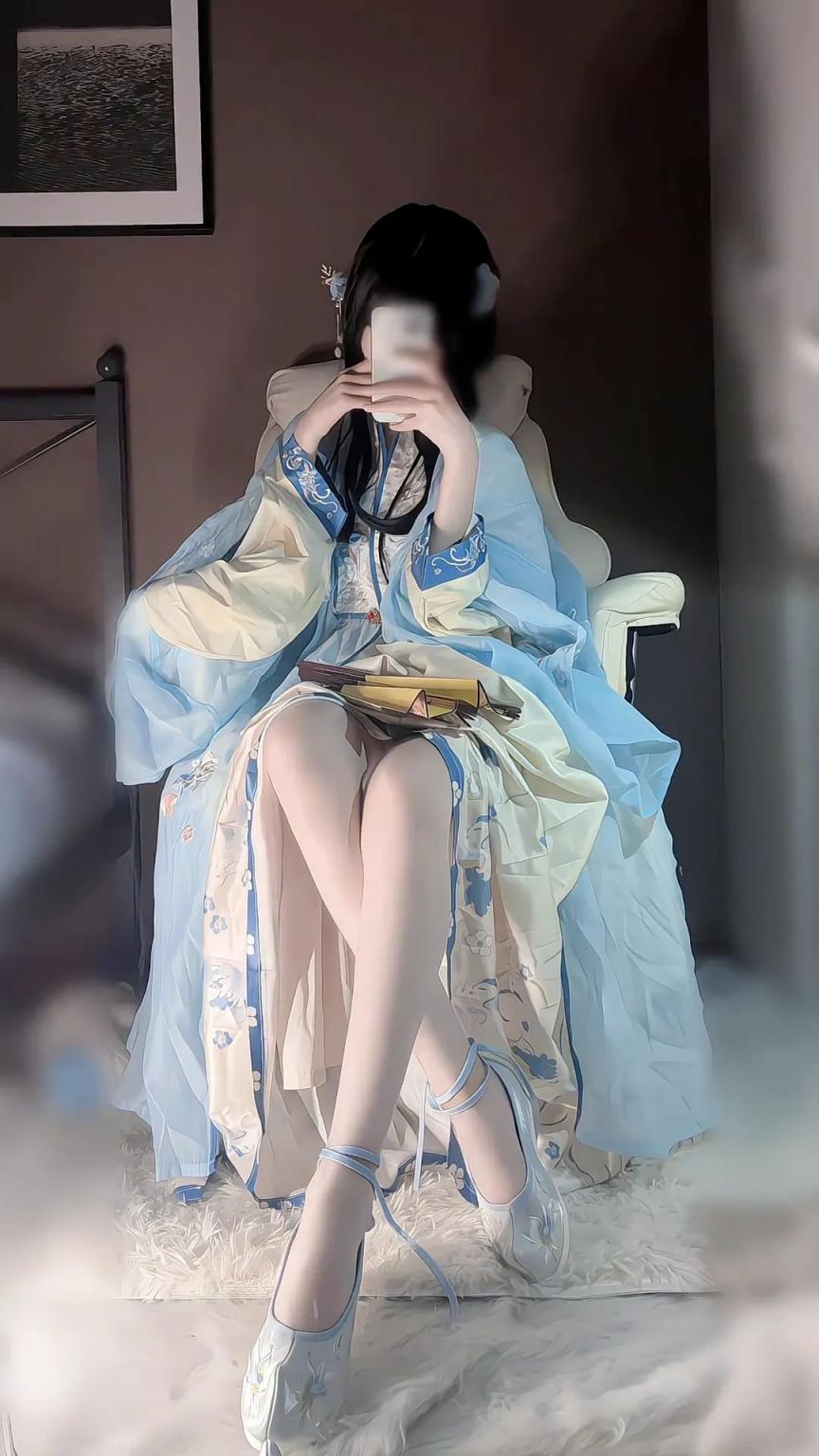 不露脸COS美少女