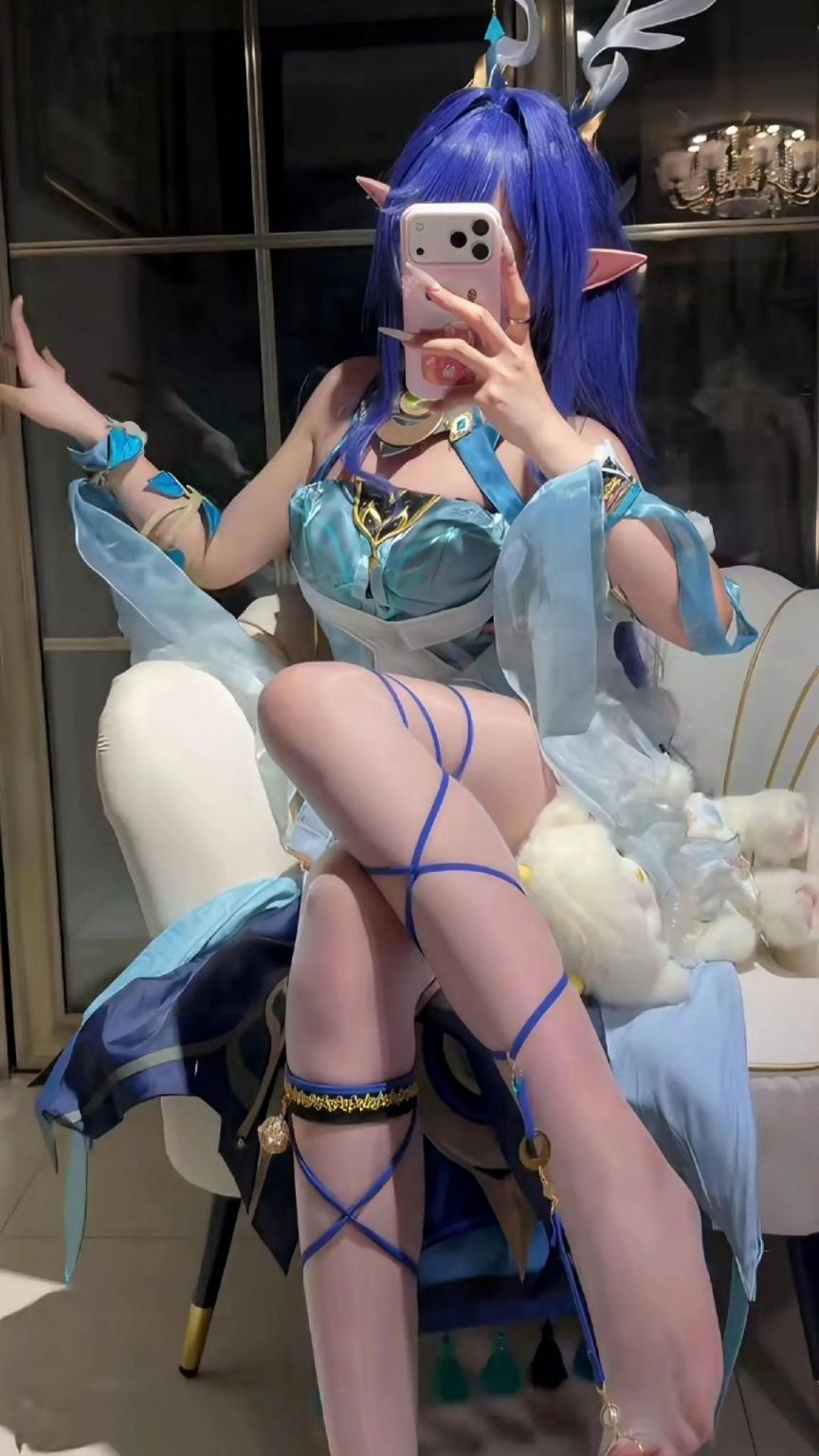 不露脸COS美少女