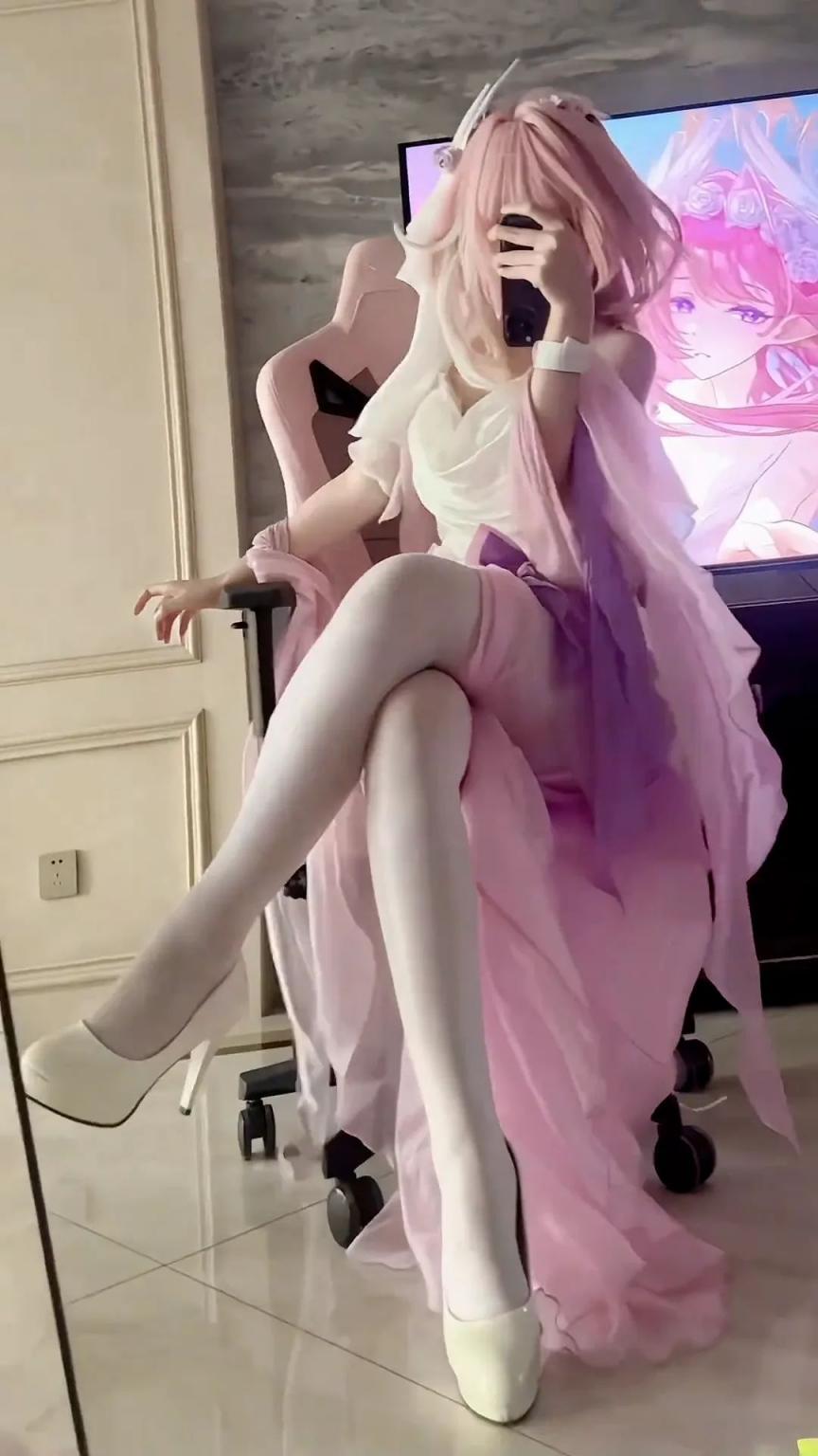 不露脸COS美少女