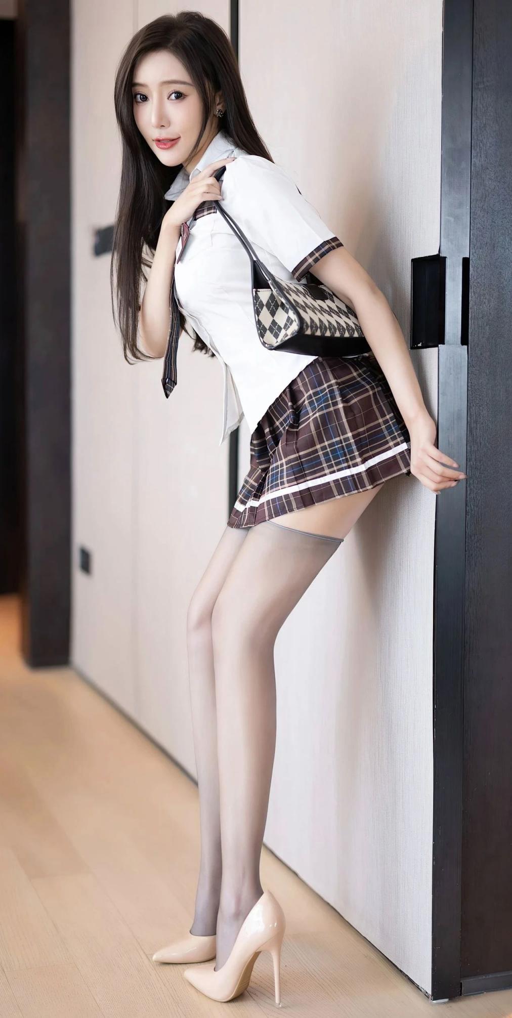 肤白貌美曲线婀娜大长腿