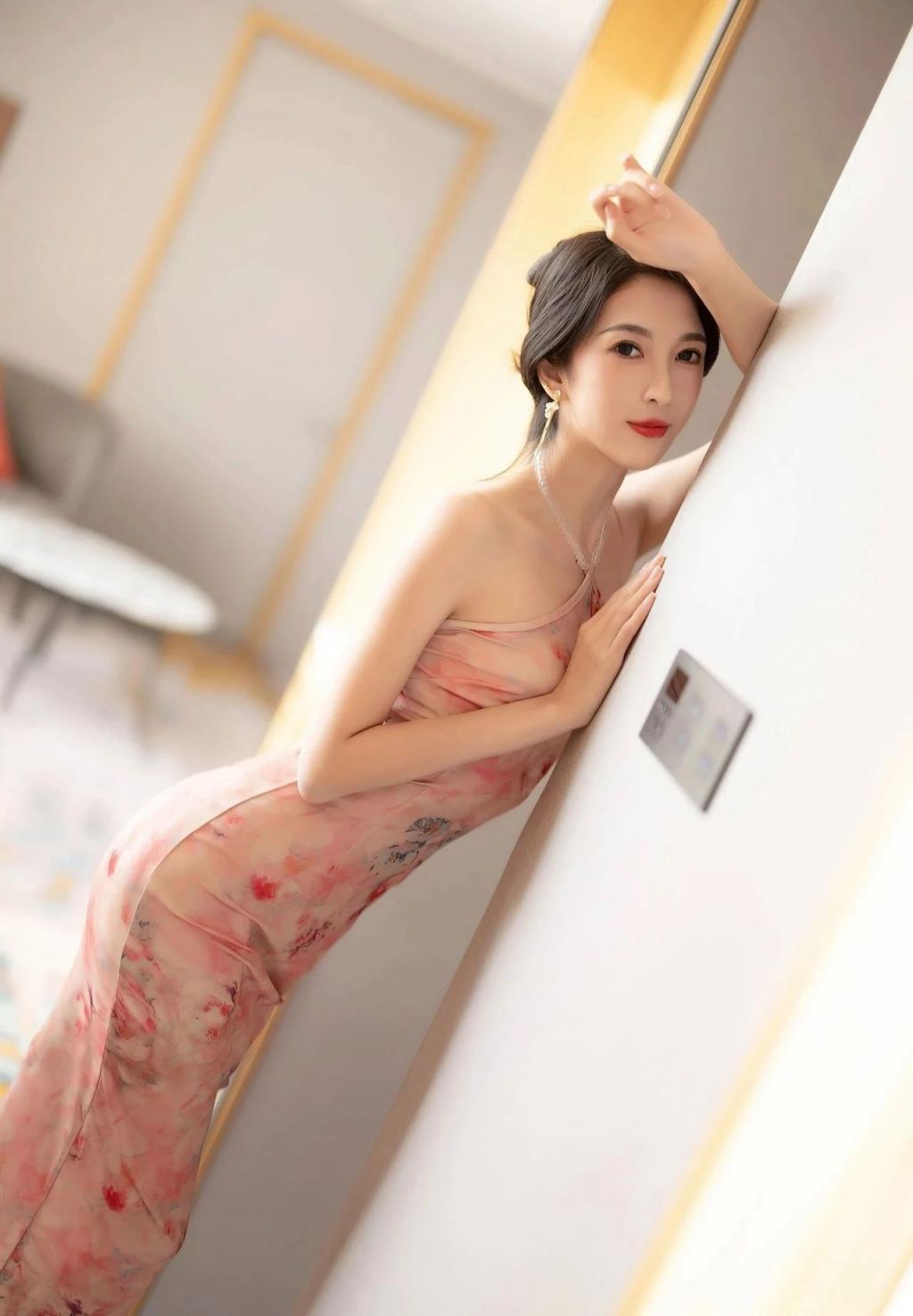 肤白貌美曲线婀娜大长腿