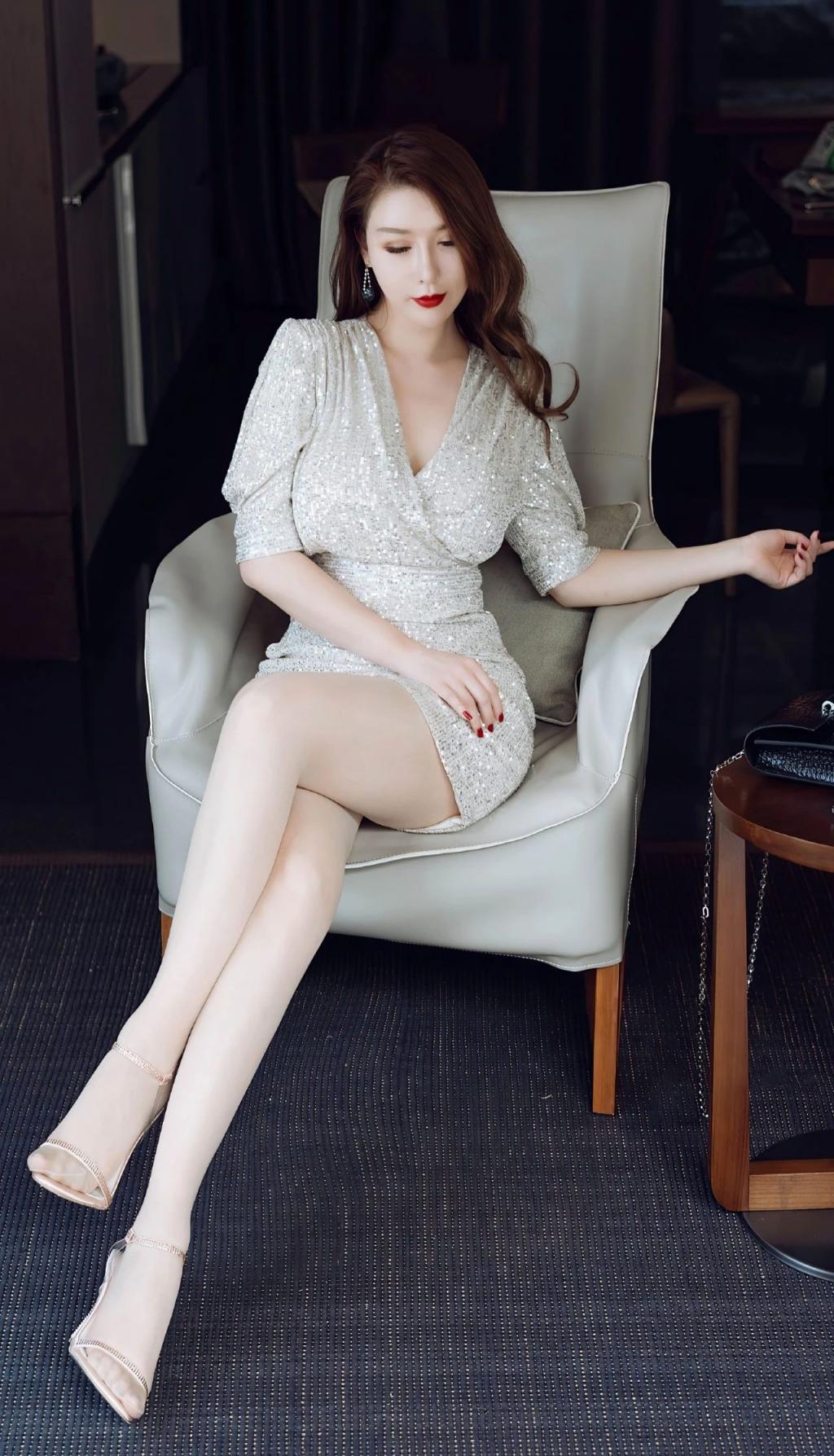 肤白貌美曲线婀娜大长腿