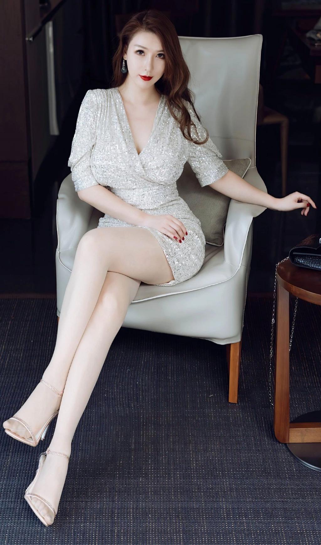 肤白貌美曲线婀娜大长腿