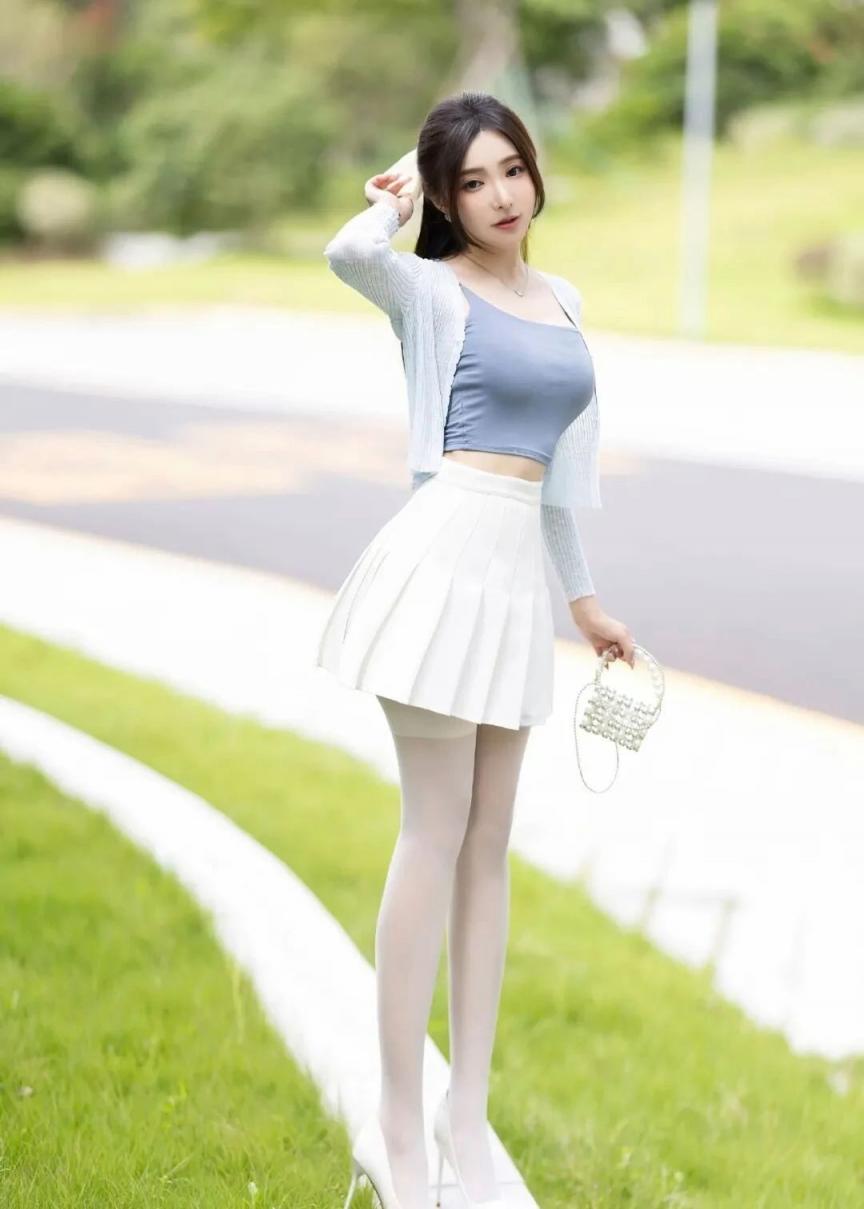 肤白貌美曲线婀娜大长腿