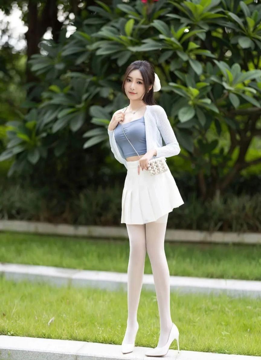 肤白貌美曲线婀娜大长腿