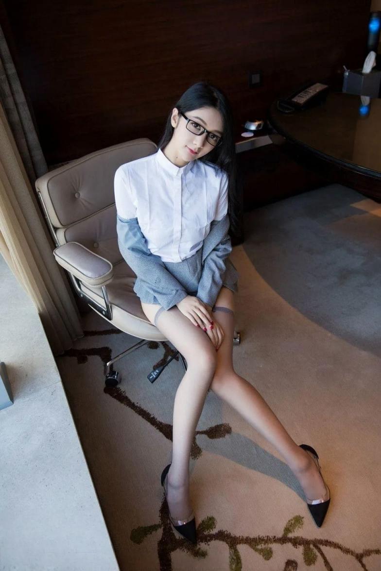 会议室连身裙超薄黑丝