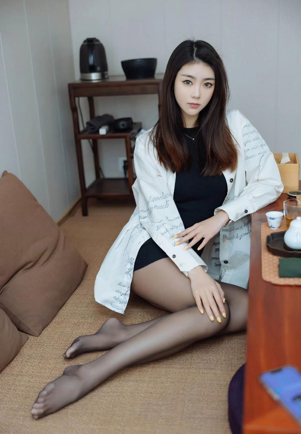 满屏黑丝大长腿漂亮