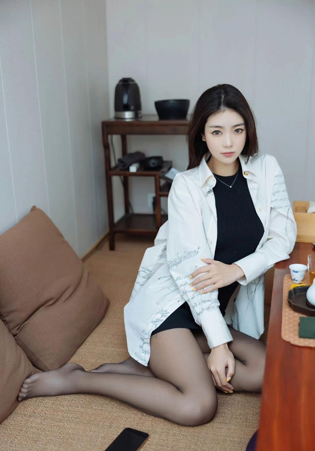 满屏黑丝大长腿漂亮