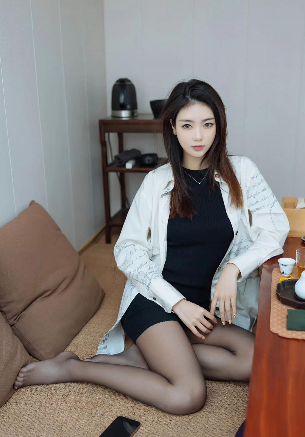 满屏黑丝大长腿漂亮