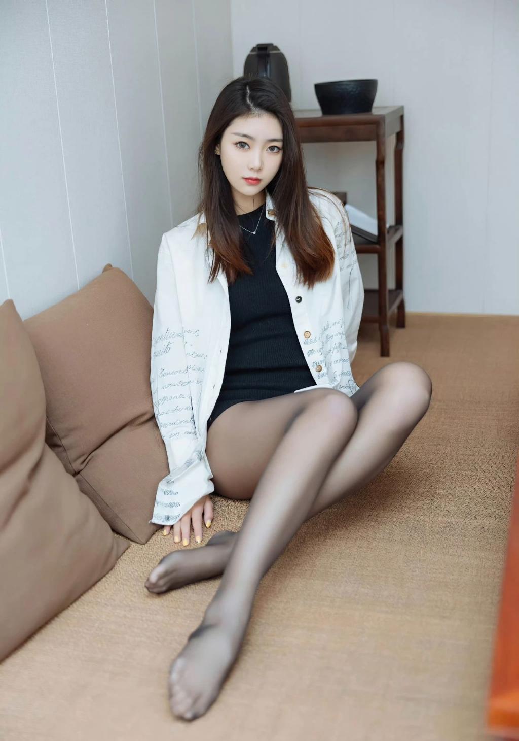 满屏黑丝大长腿漂亮