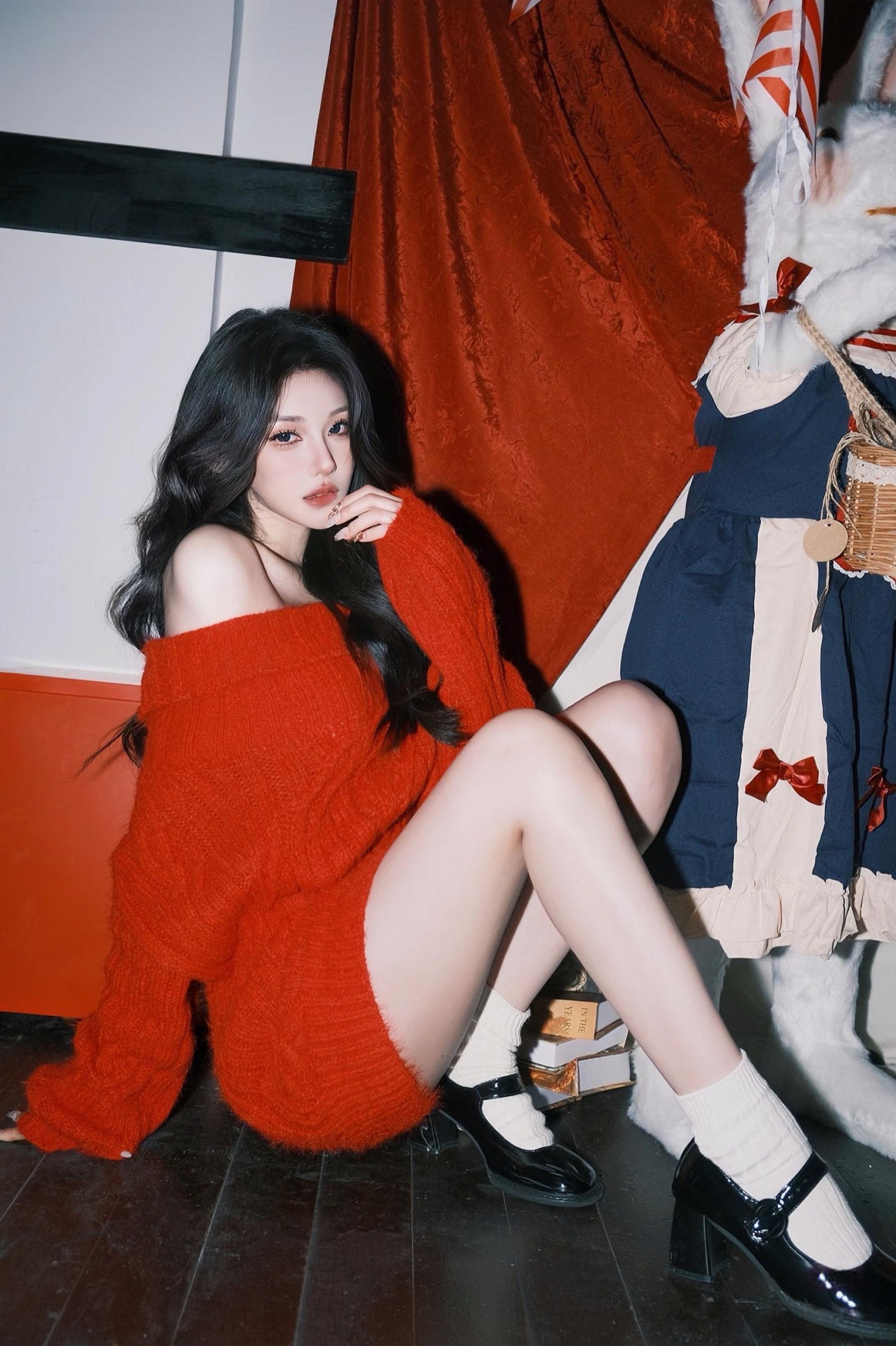 性感少妇拜年春意盎然