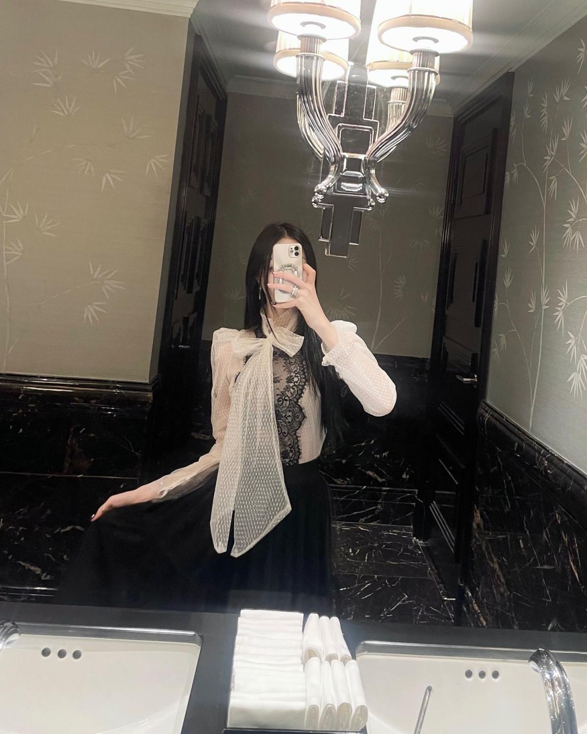 性感少妇拜年春意盎然