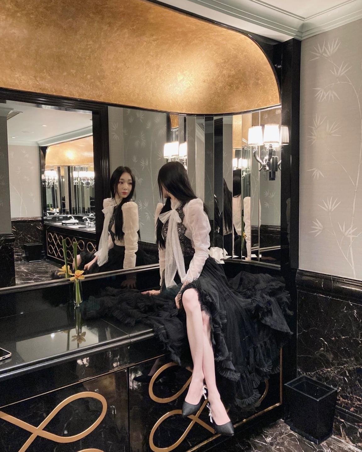 性感少妇拜年春意盎然